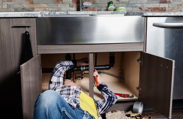 Best Clogged Drain Plumber  in Conneaut, OH